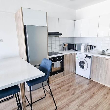 Modern Retreat: 2Br Stylish Apt With Comfy Rooms! Smart Tv With 200Mbps Internet Larnaca Dış mekan fotoğraf