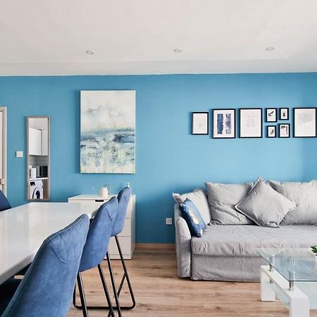 Modern Retreat: 2Br Stylish Apt With Comfy Rooms! Smart Tv With 200Mbps Internet Larnaca Dış mekan fotoğraf