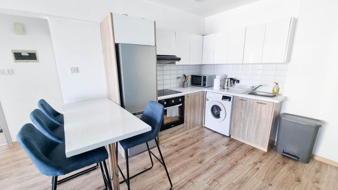 Modern Retreat: 2Br Stylish Apt With Comfy Rooms! Smart Tv With 200Mbps Internet Larnaca Dış mekan fotoğraf