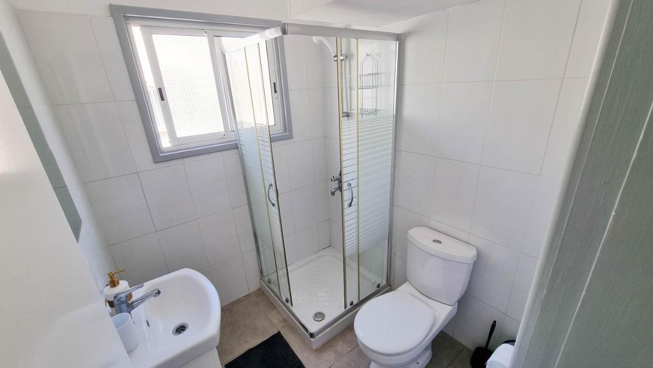 Modern Retreat: 2Br Stylish Apt With Comfy Rooms! Smart Tv With 200Mbps Internet Larnaca Dış mekan fotoğraf